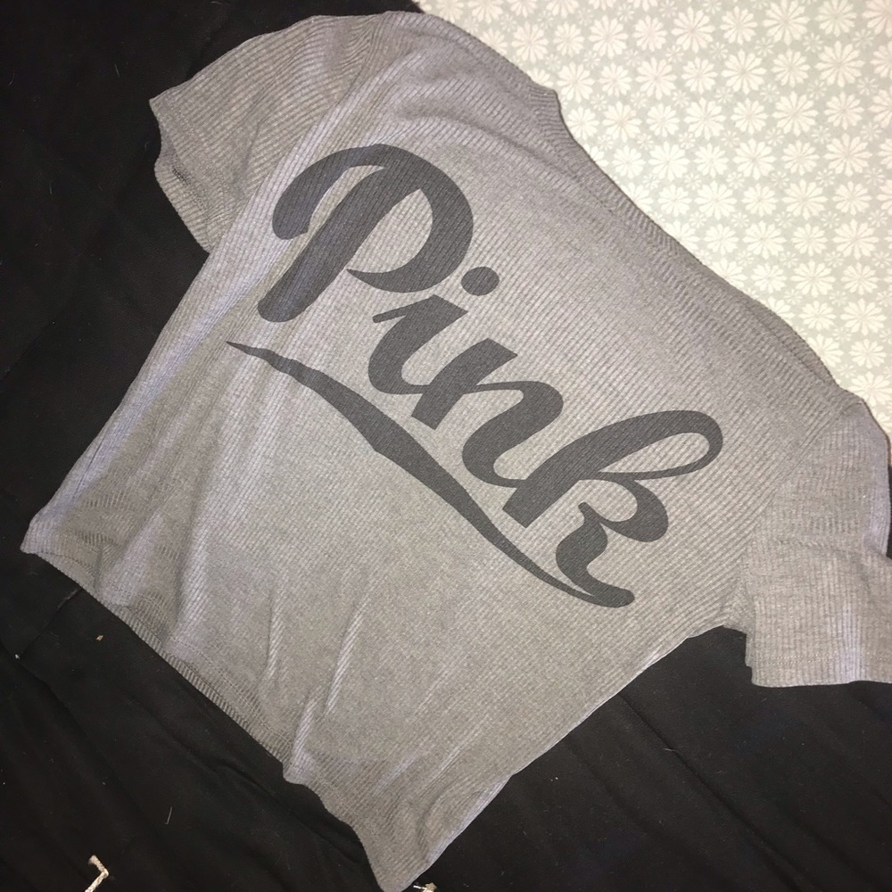 PINKVS tee